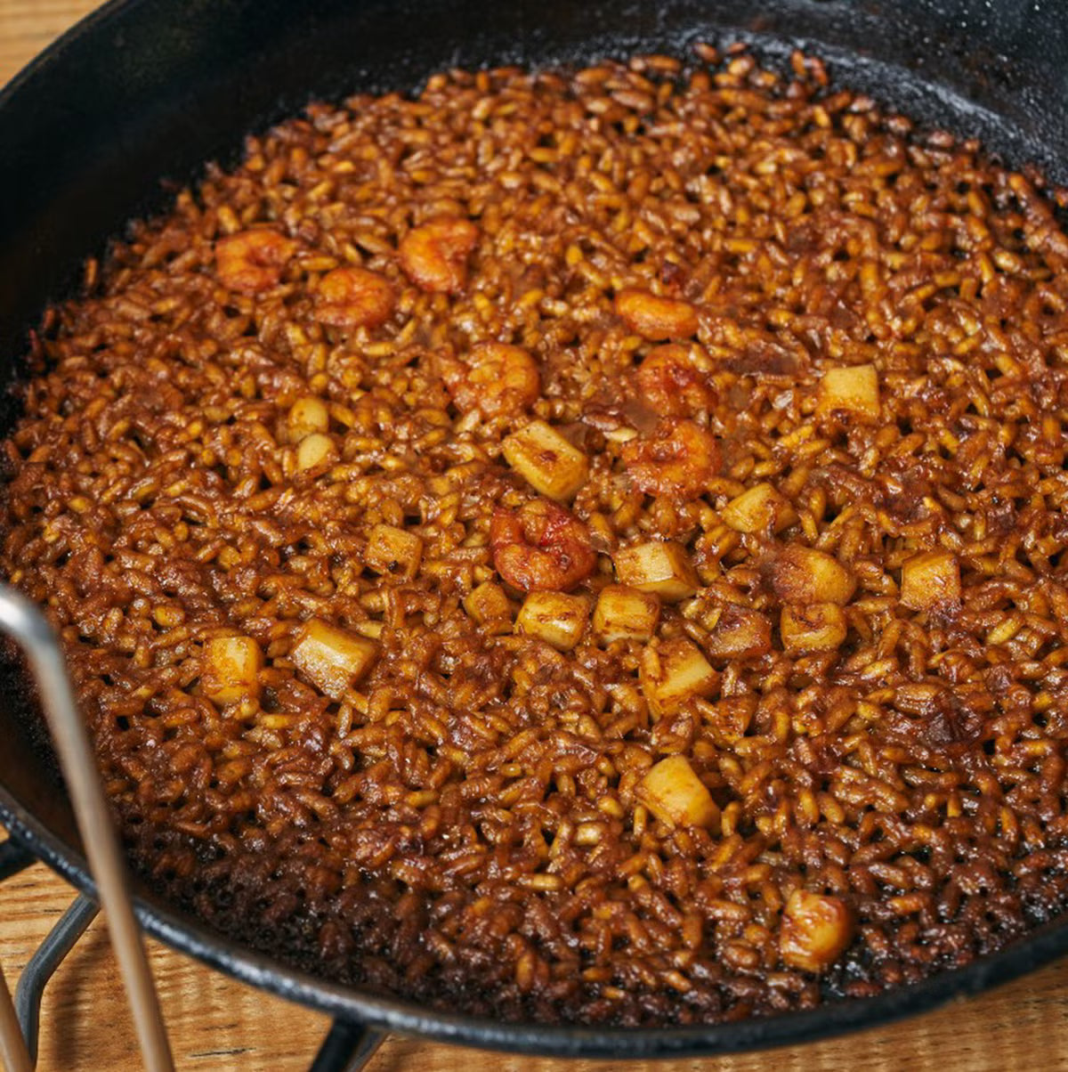 Arroz a Banda: Sabor mediterráneo con arroz bomba